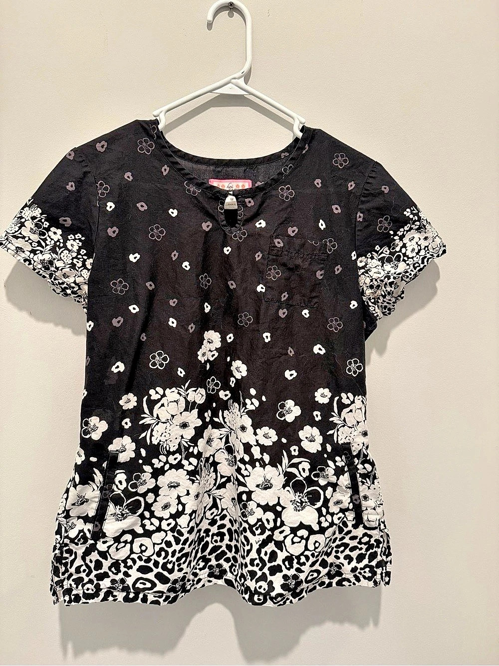 Koi Black and white Floral Print Scrub Top - Size Medium